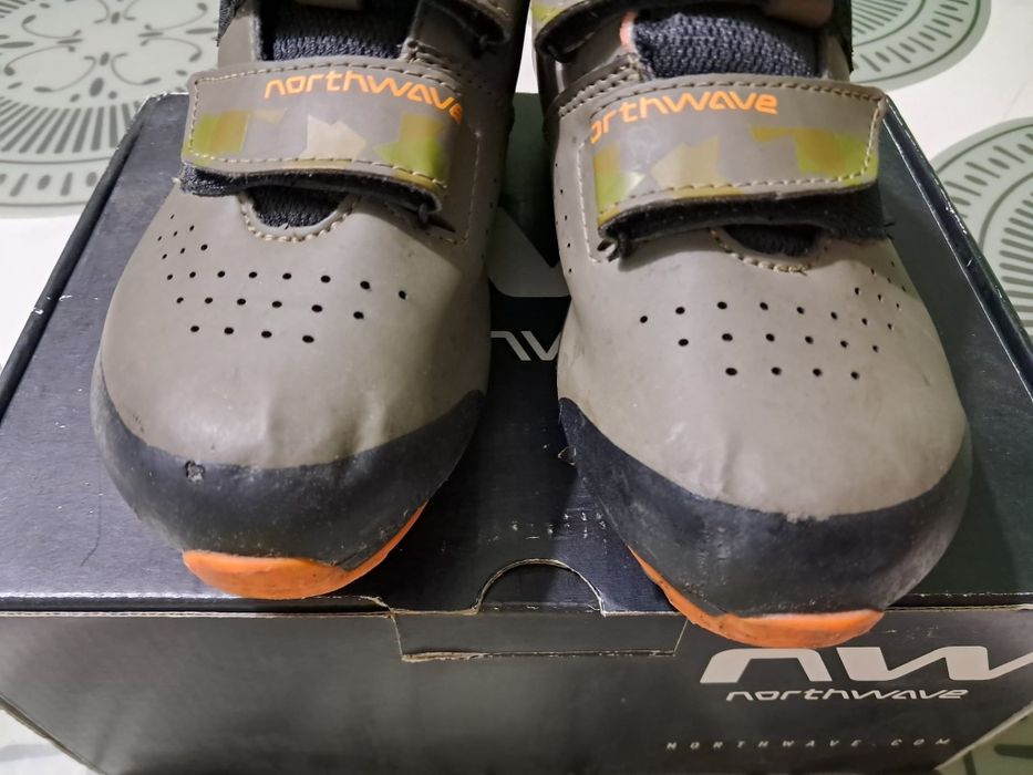 Sapatos de encaixe Noth Wave, tamanho 34