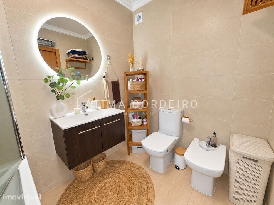 Excelente Apartamento T2 remodelado com parqueamento em ótima local...