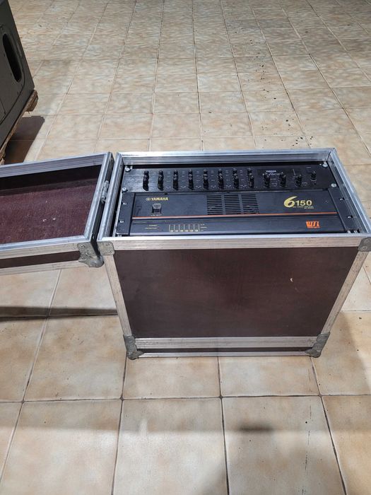 Rack de misturador e amplificador Amplificador YAMAHA – MV802 / 6-150
