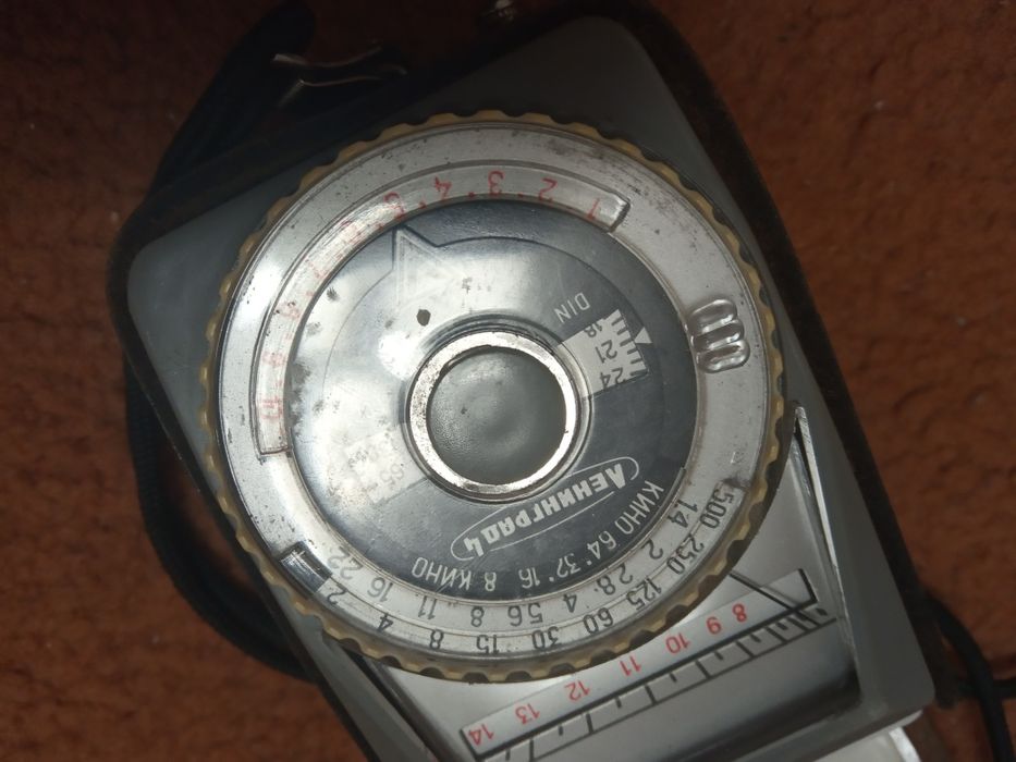 Продам фотовспышку для плёночного фотоаппарата