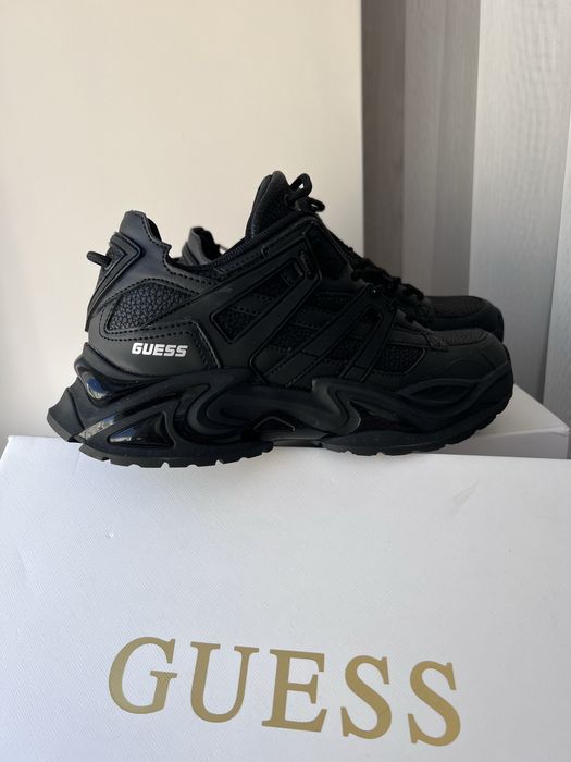 Кросівки жіночі Guess р.37