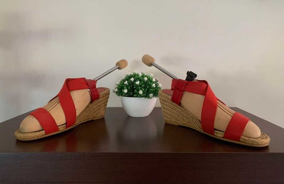 Sandálias de Verão em cordão trançado com tiras vermelhas