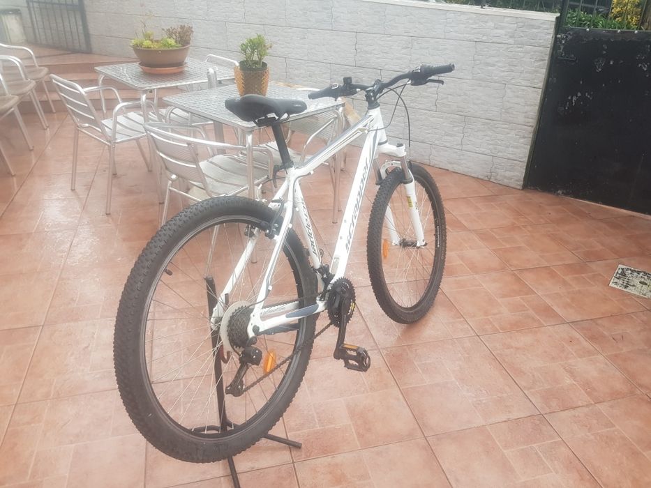 Bicicleta de adulto roda 27.5 impecável
