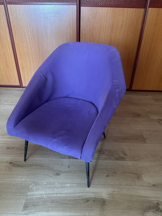 Fotel kubełkowy fioletowy vintage PRL patyczaki