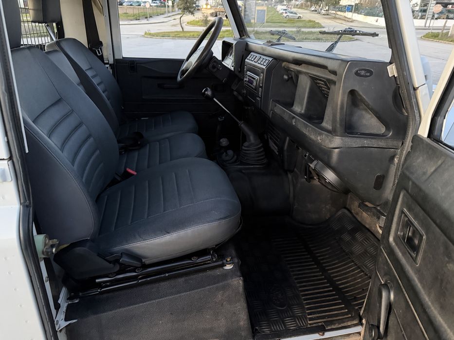 Land Rover Defender TD5 61000kms 2005 1 registo