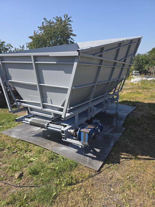 Stół podawczy do trocin.