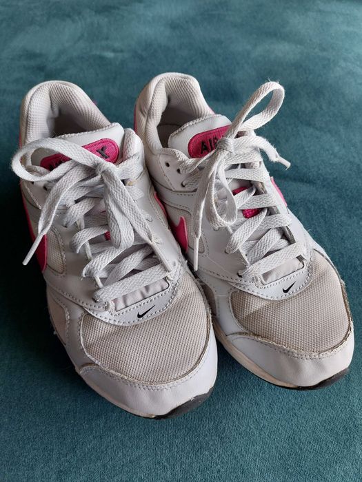 Buty sportowe Nike Air Max Ivo 35,5