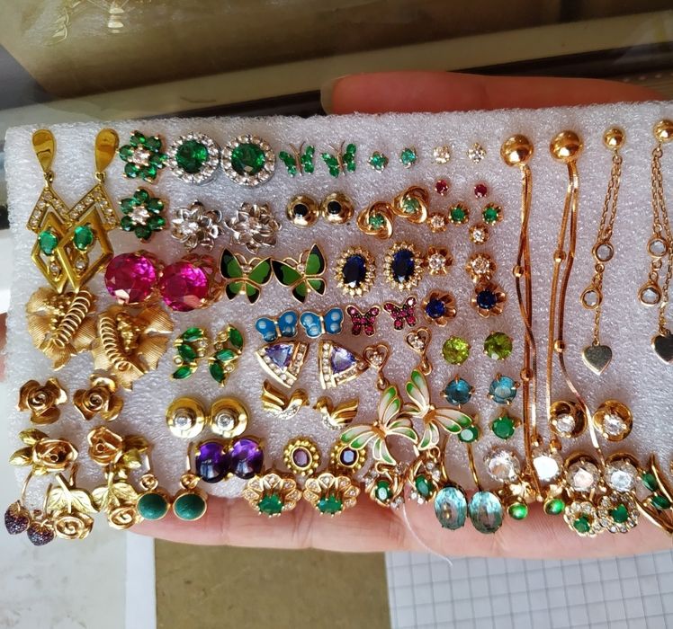 Золотые пусеты топаз,изумруд,коралл,585,583,750 проба бриллиант