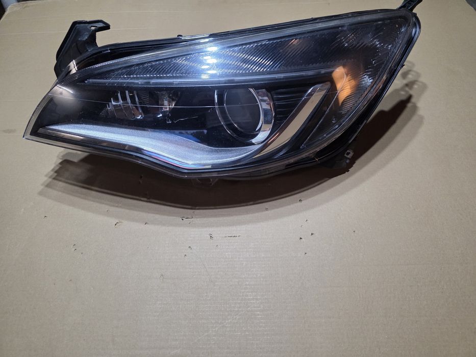 Opel Astra J Lampa przednia 1ZT010012
