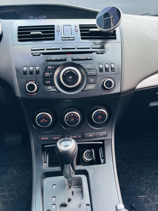 Продам автомобиль Mazda 3