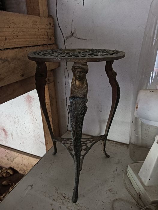 Mesa antiga velharias