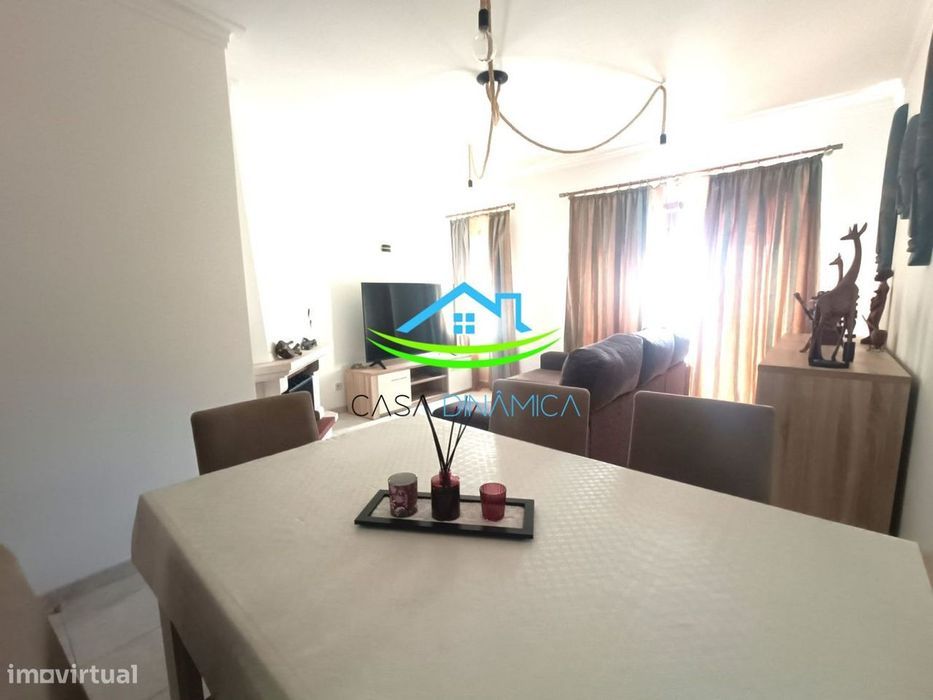 Apartamento T2 com garagem, arrumo e 2 elevadores