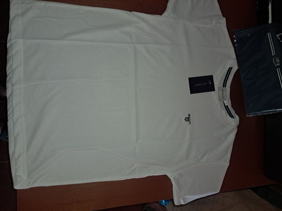 T-shirt Gant nova com etiqueta