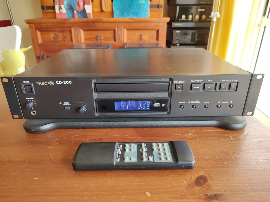 Tascam CD-200 – High-Quality CD Player Highly Valued!64409482923651121
