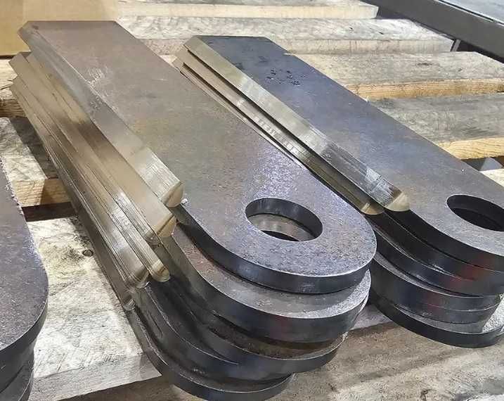 Nóż przystawki  260x60x6 ∅30mm cały z Hardoxu500