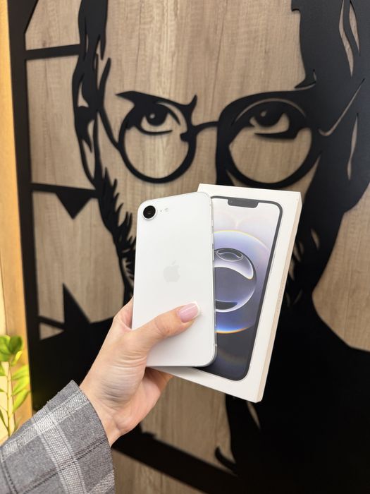 Б/У IPHONE 16e 256 White 100% акб Neverlock