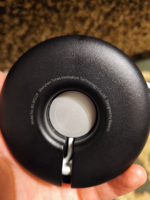 Органайзер для кабеля Apple Watch от Baseus. Черного цвета