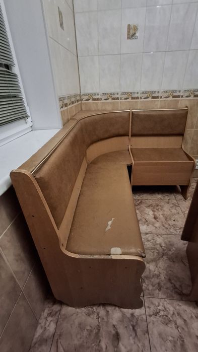 Продам кухонний кутовий диван