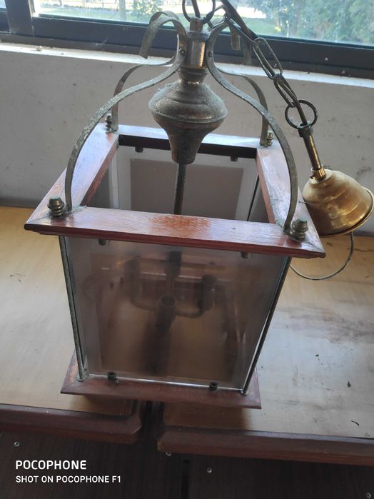 Candeeiro de madeira e vidro