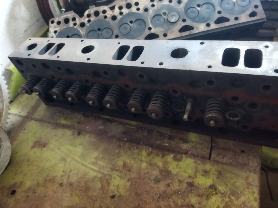 . Головка блока циліндрів двигуна Mercedes Benz.  OM 366LA
