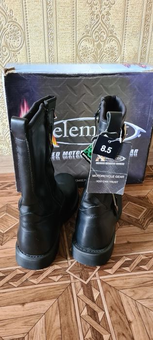 Продаються Мотоботи нові.