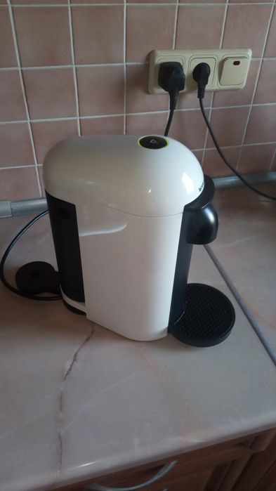 Кофемашина капсульная NESPRESSO VertuoPlus GCB2