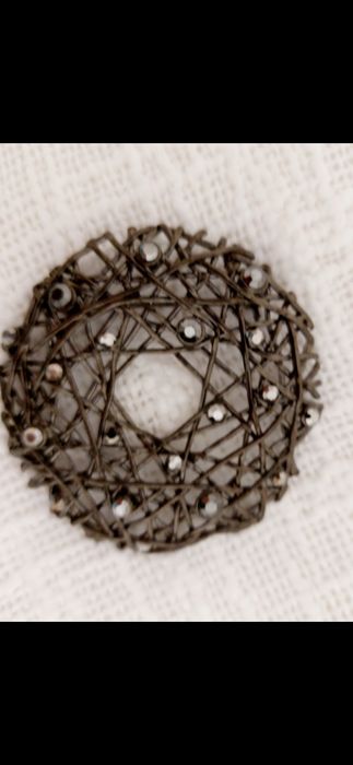 Broche/ pin com brilhantes