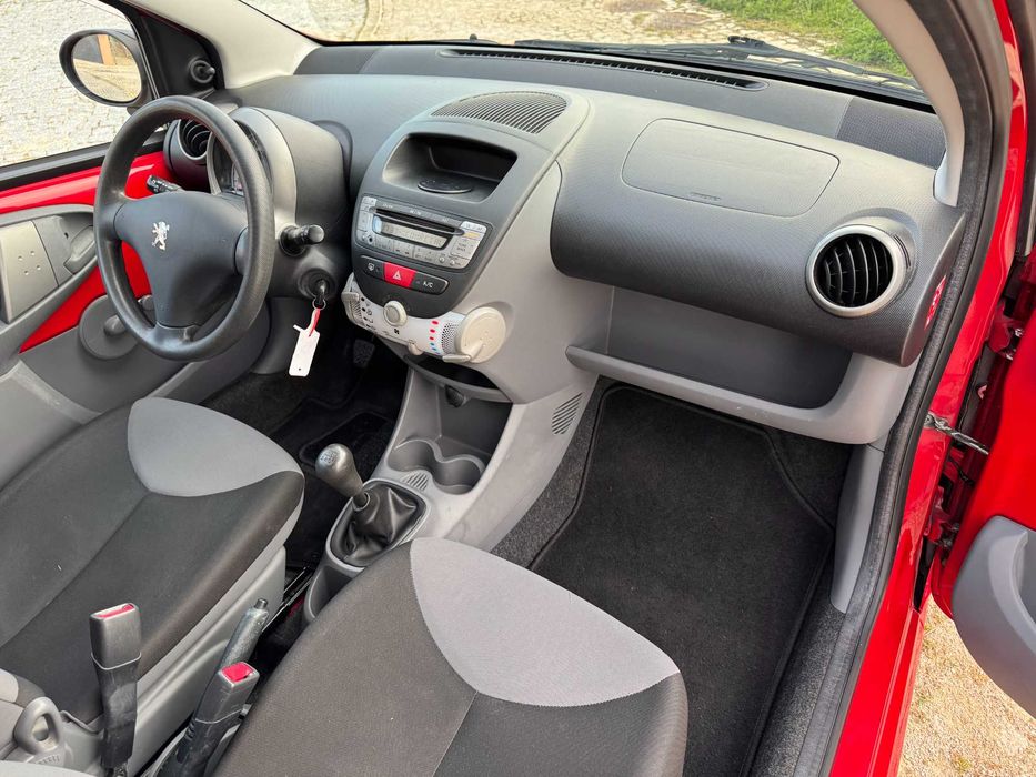 Peugeot 107 1.0 Petit Filou + AC (4/2011)