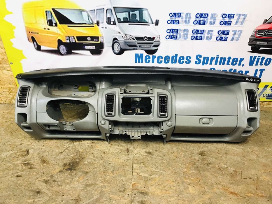 Торпедо Renault Trafic 01-14 панель приборов Opel Vivaro консоль Трафи