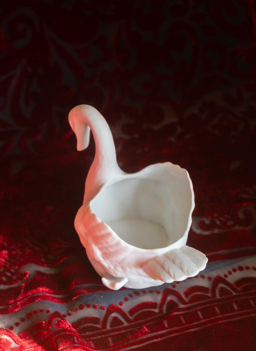 Belo cisne, em porcelana Biscuit, da Vista Alegre