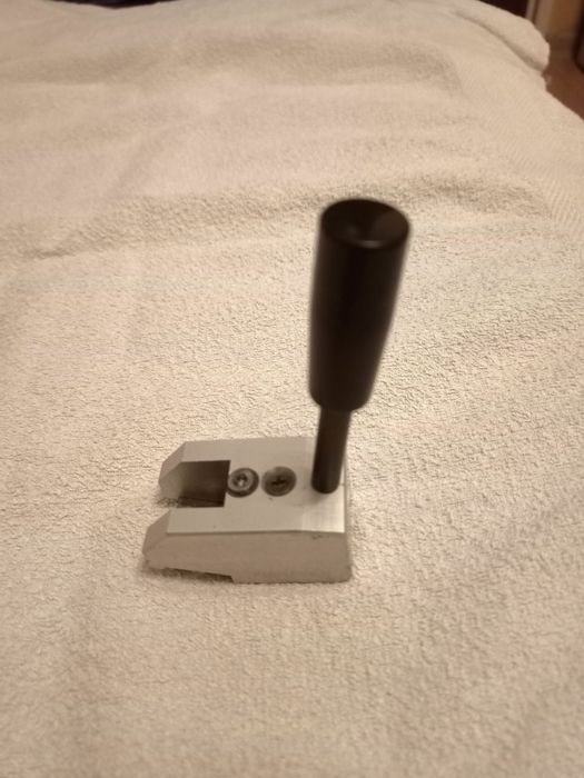 Nożyk do światłowodów wycinania okna w powłoce kabla łatwego dostępu