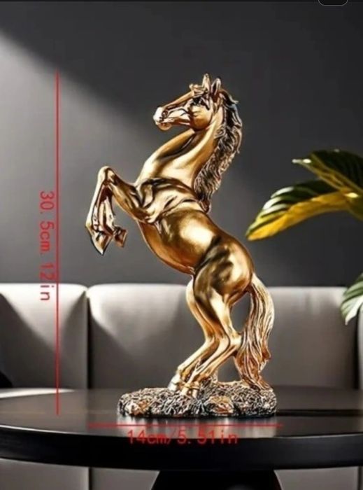 Piękna figurka kolekcjonerska ZŁOTY KOŃ Mustang Koń Arabski. Nowa.