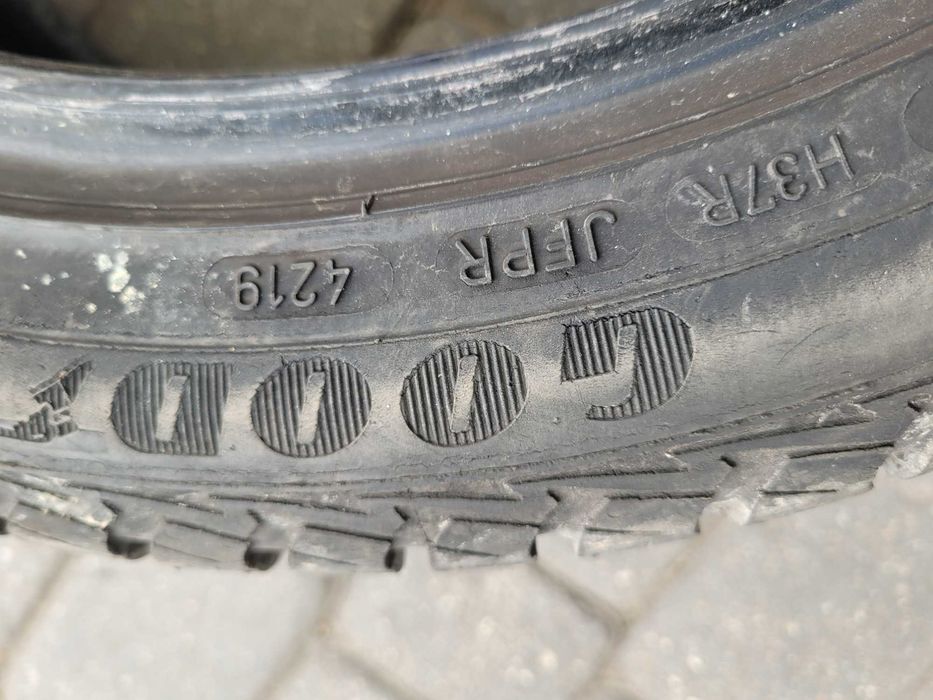 225 / 45  R 17   Goodyear