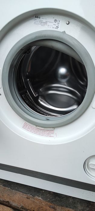 Duas máquinas de Lavar Roupa