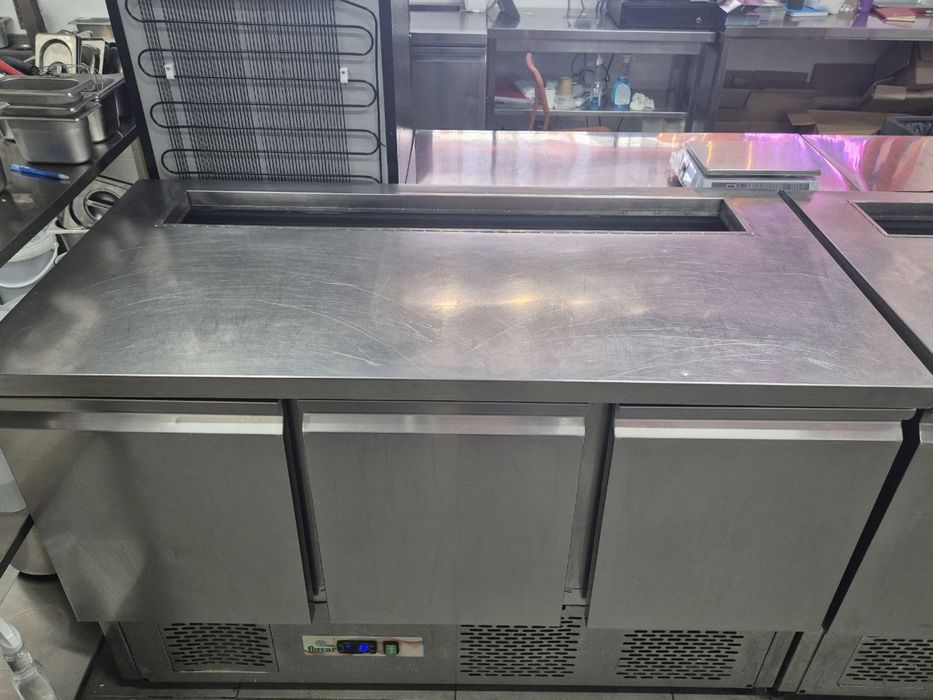 Холодильний стіл