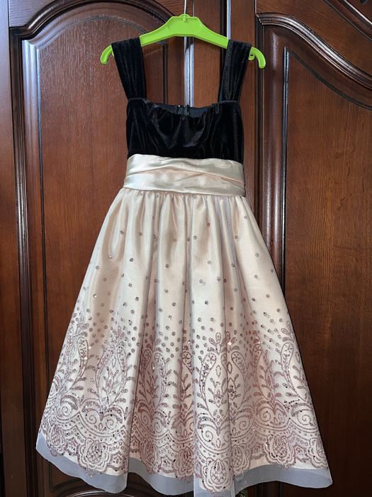 Плаття з золотими блискітками