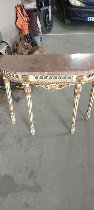 Mesa Antiga em bom estado