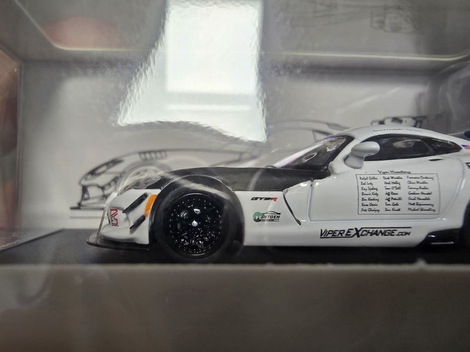 Dodge Viper ACR 1:64 otwierane elementy model Hone