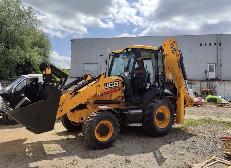 Екскаватор JCB 3CX. Оренда техніки для земельних та будівельних робіт.
