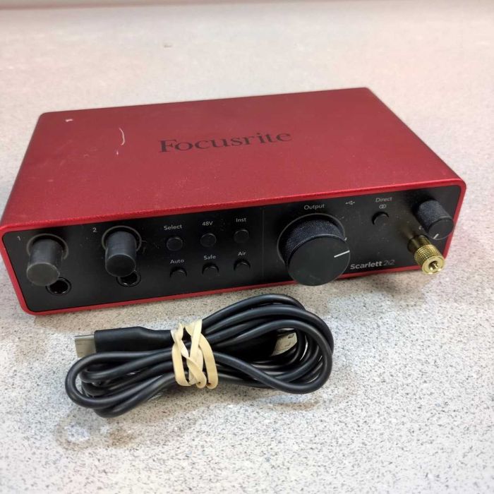 Focusrite Scarlett 2i2 4 gen. USB-C + kabel, działa jak nowy