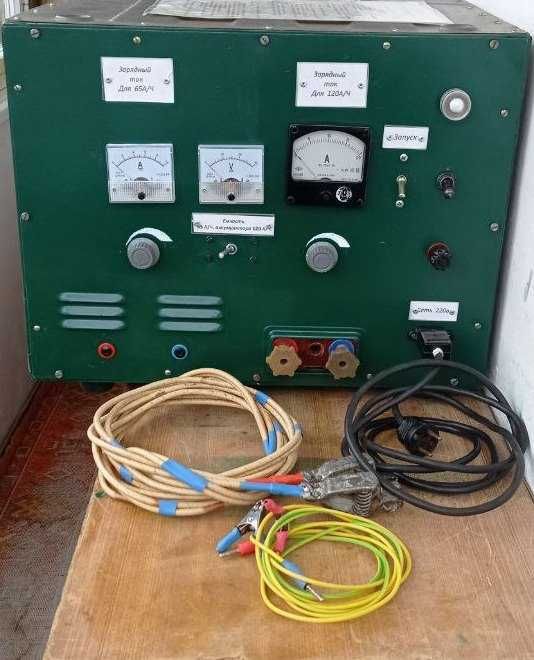 Зарядний пристрій для акумуляторів від 6 до 24 вольт.