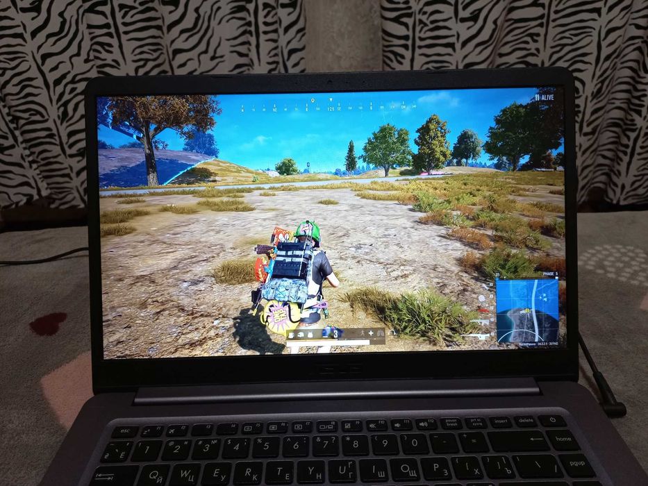 Игровой Видео GTX 1050 Ti (4 ГБ)  /Core i5 8250U X8 / Asus VivoBook 15