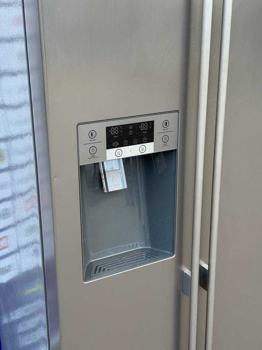 холодильник б/в Side by Side на двоє дверей Electrolux 180/90/70 Металік No Frost #06804