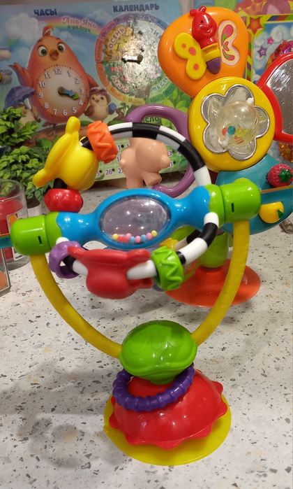 Іграшка з присоскою на стіл для годування Play Gro Kiddieland