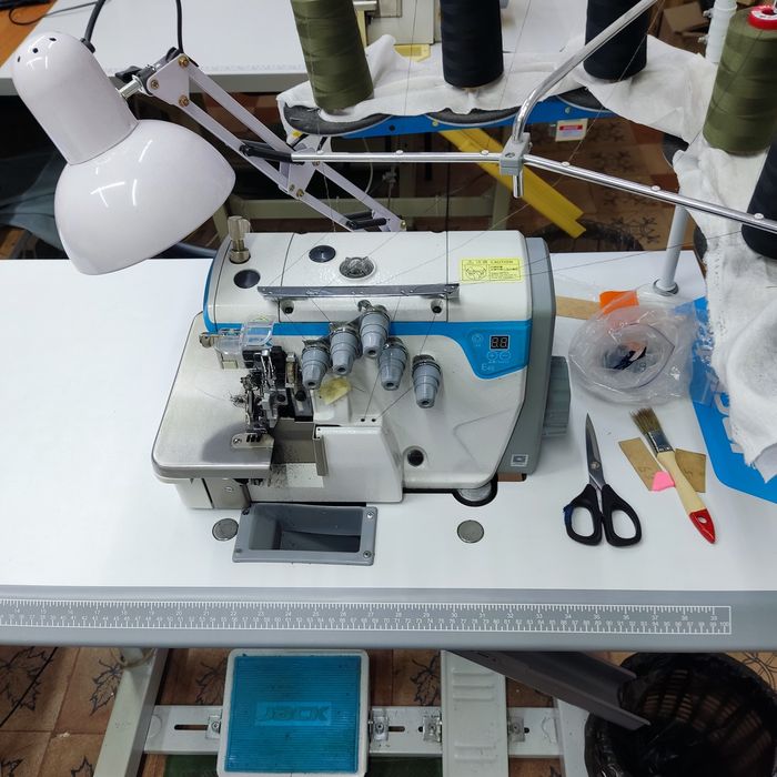 Продам Швейні Машинки, Тканину, Фурнітуру