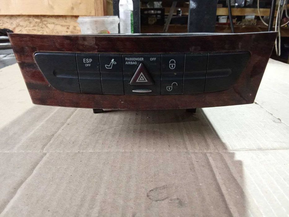 Кнопка аварийки/блок кнопок W211