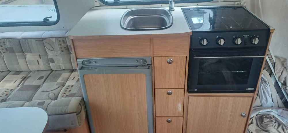 Kuchnia  Adria hobby przyczepa kempingowa kamper