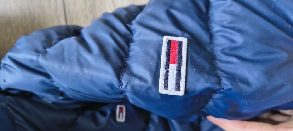 Puchowa kurtka zimowa Tommy Jeans (Hilfiger) DWODW08588 Rozmiar L Granatowa