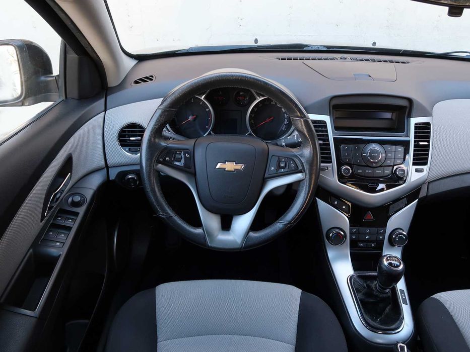 Chevrolet Cruze 1.6 LS 2011 em estado perfeito