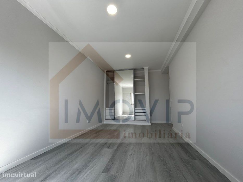 Apartamento T4 Totalmente Remodelado na Amora